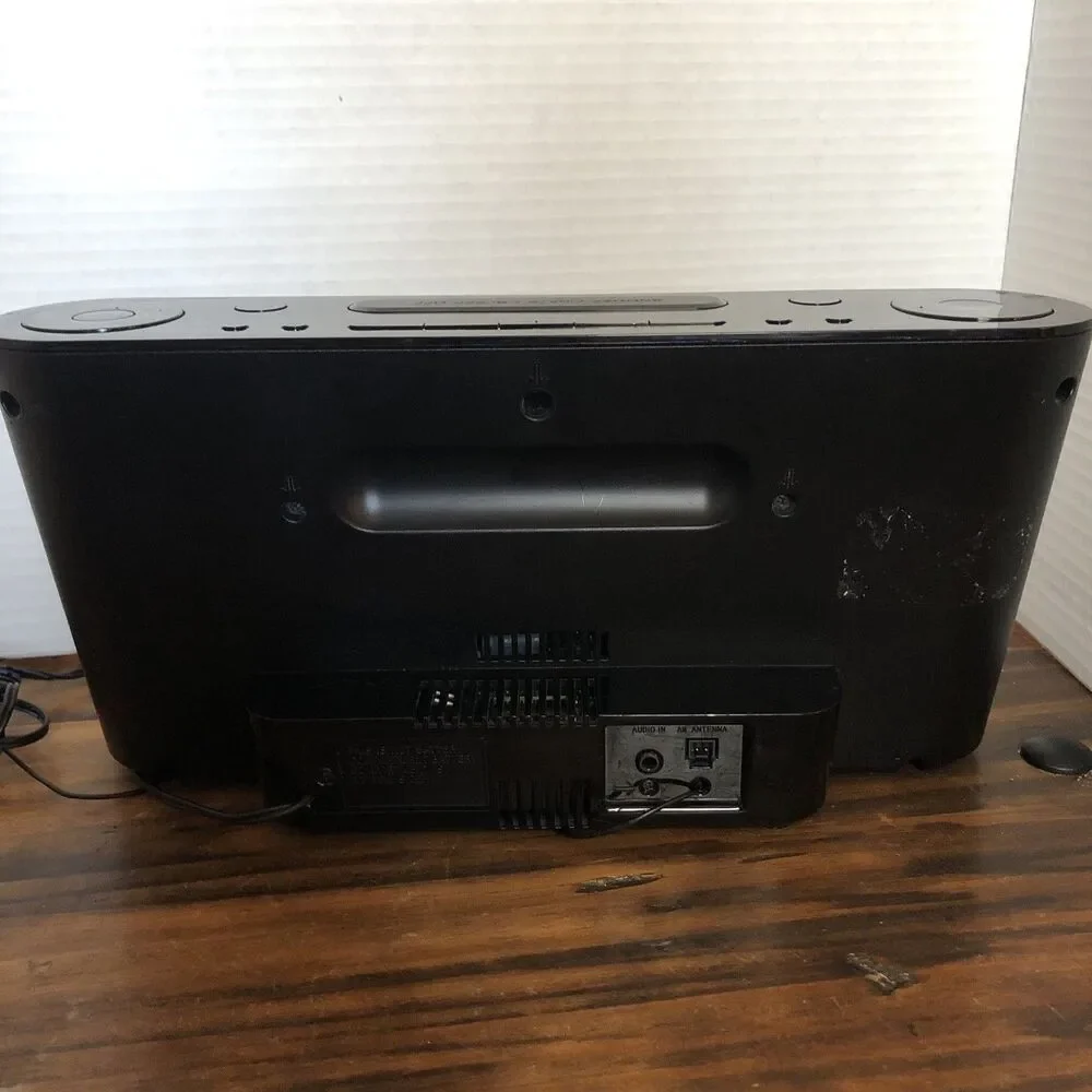 Sony Dream Machine AM/FM Clock Radio w/ 13 Pin iPod/iPhone Dock Model ICF-CS10iP